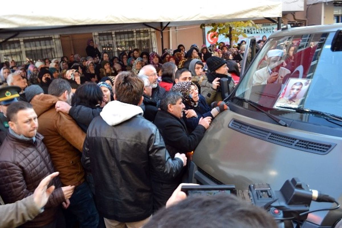 Kayseri Şehidinin Cenazesi İstanbul\'daki Baba Ocağına Getirildi