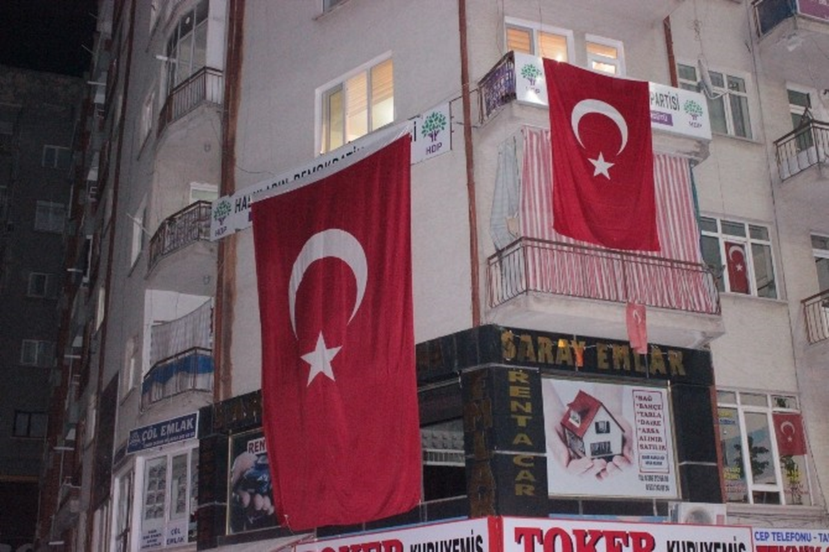 Kırşehir\'de Hdp Binasına Terör Operasyonu: 22 Gözaltı