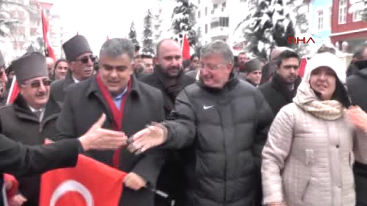 Konya - Hdp Binasına Vinçle Türk Bayrağı Asıldı