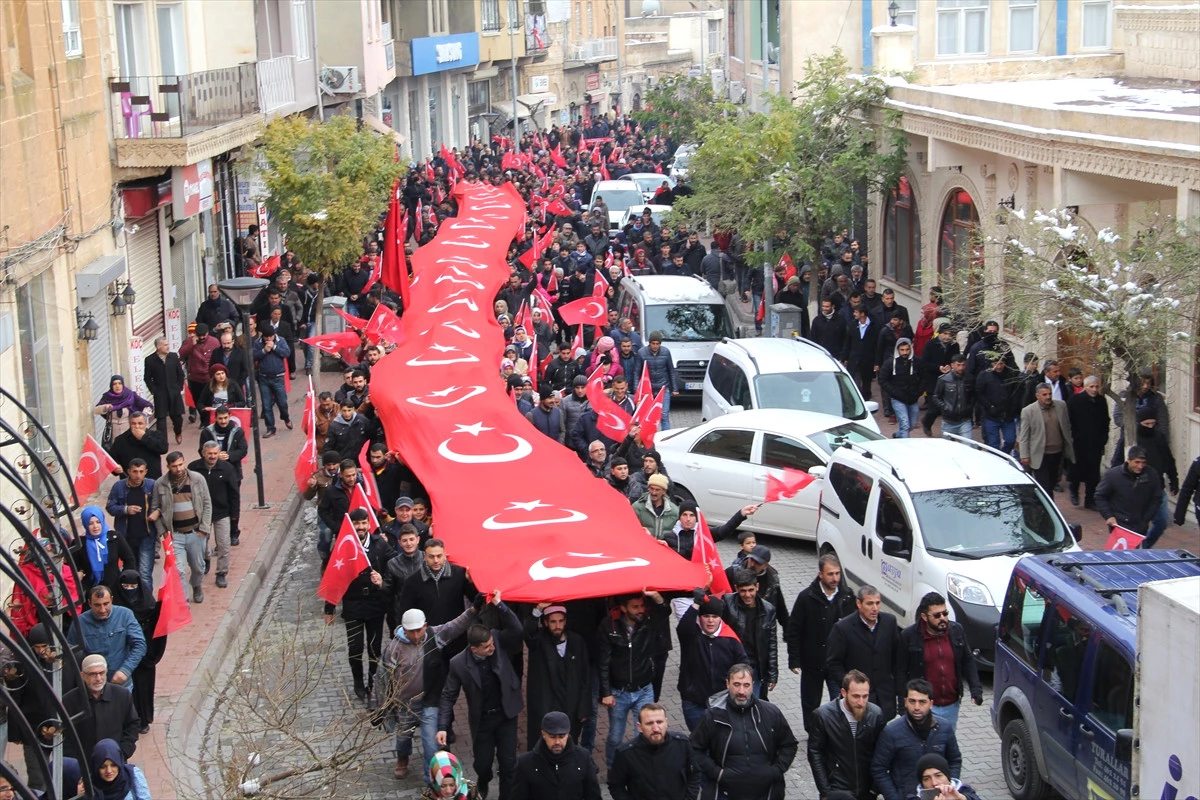 Mardin\'de, "Teröre Lanet" Mitingi ve Yürüyüşü
