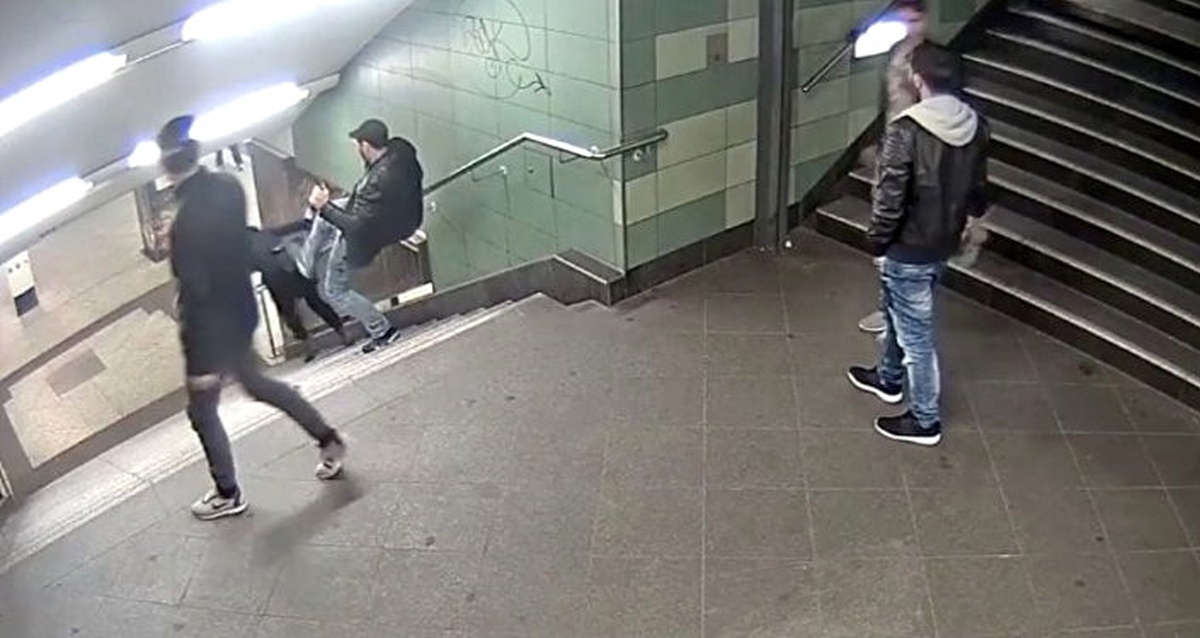 Metro İstasyonunda Kadını Tekmeleyen Zanlı Yakalandı