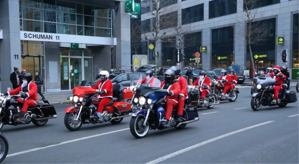 Motosikletli Noel Babalar Brüksel\'de Tur Attı