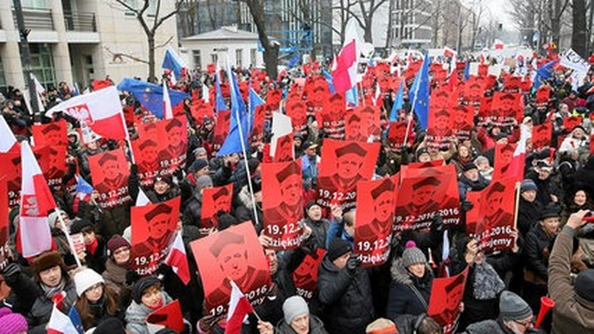 Polonya\'da \'Basın Özgürlüğü\' Protestosu 3\'üncü Gününde