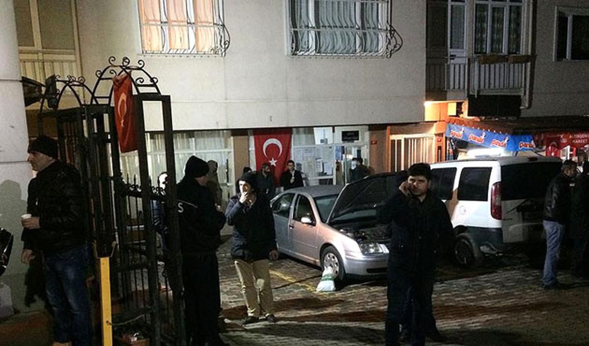 Protestocuları İndirirken Terastan Düşen Polis Şehit Oldu(Yeniden)