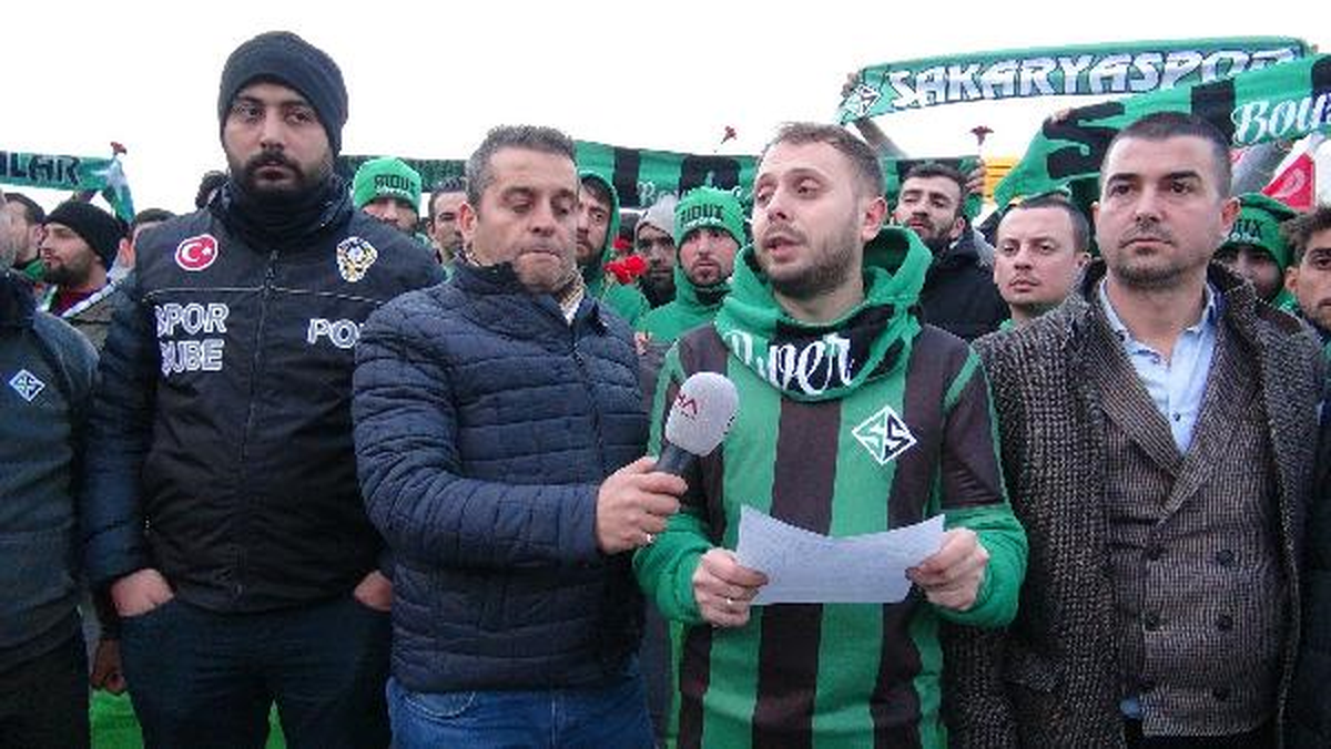 Sakaryaspor Taraftarı Şehitler Tepesi\'ni Ziyaret Etti
