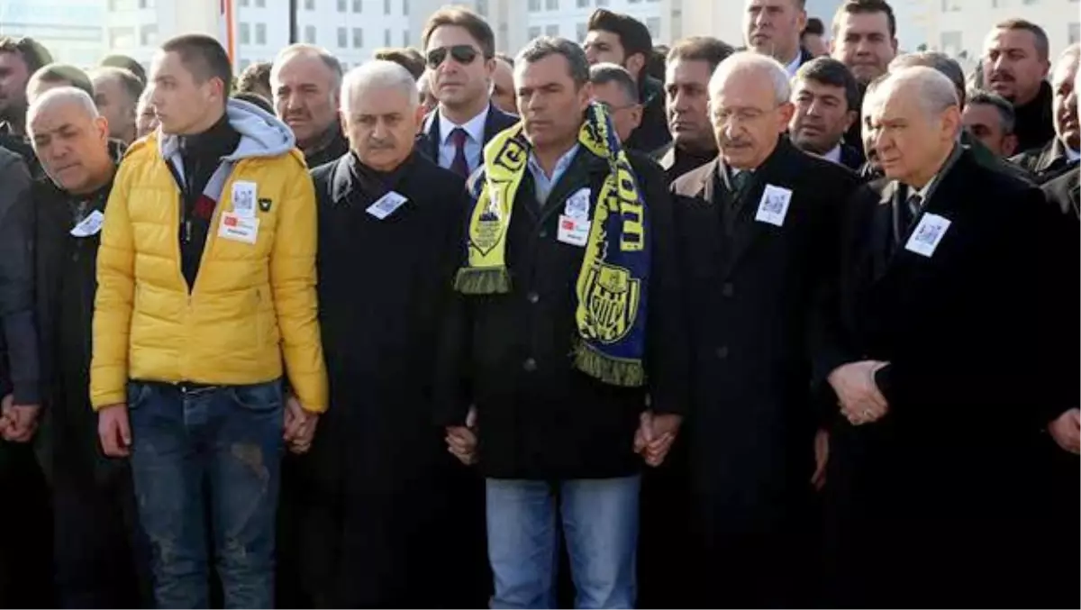 Şehit Cenazesinde Özlenen Tablo: El Ele Uğurladılar