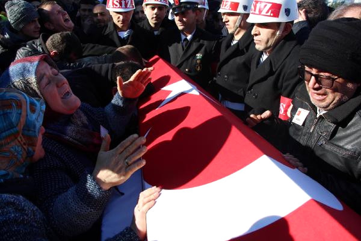 Şehit Kenan Döngel\'in Cenaze Töreninde Gözyaşları Sel Oldu