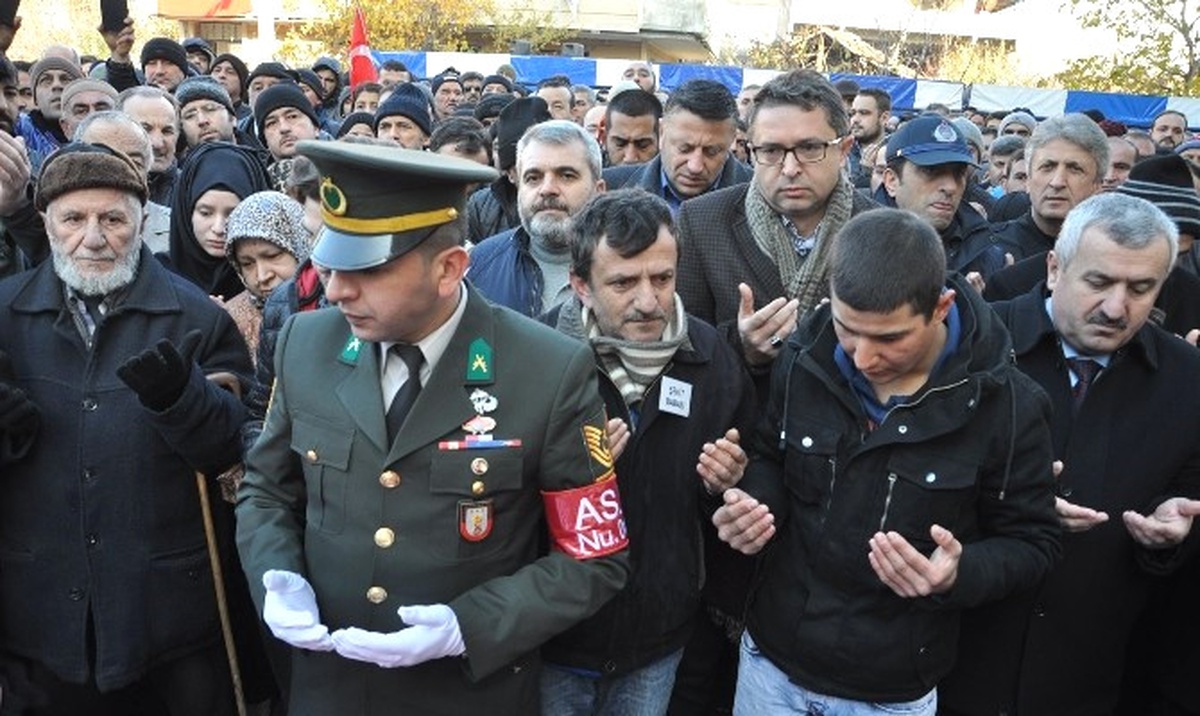 Şehit Özen\'in Cenazesi Memleketi Kocaeli\'ne Getirildi