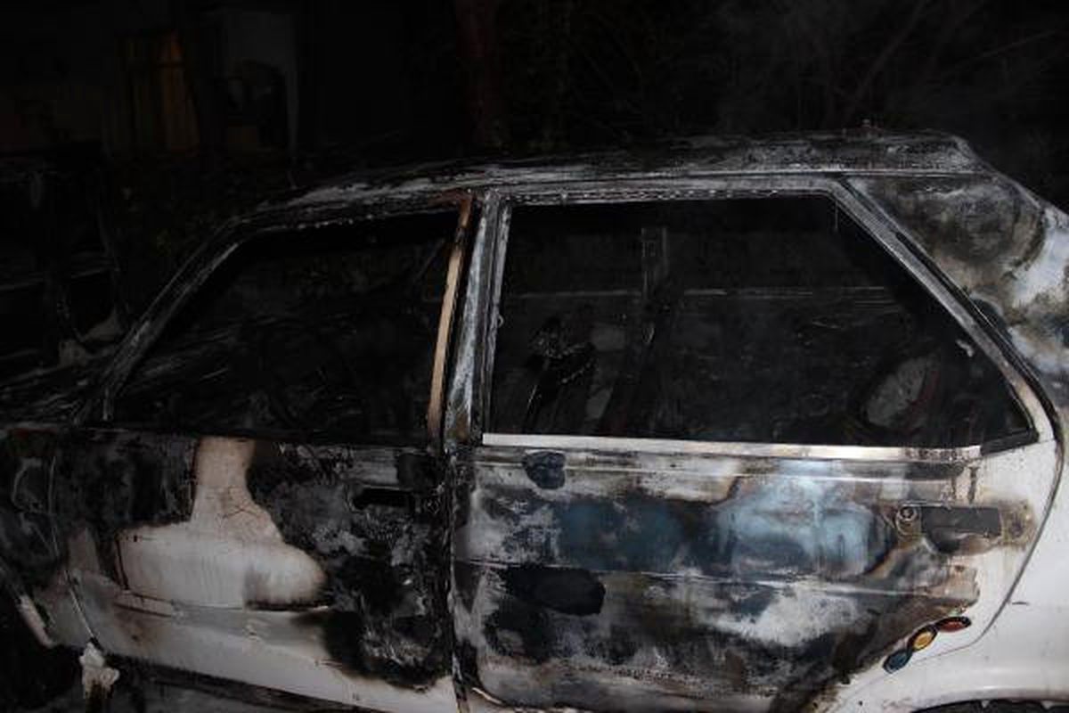 Suriyeli Seyyar Satıcının Otomobili Yandı