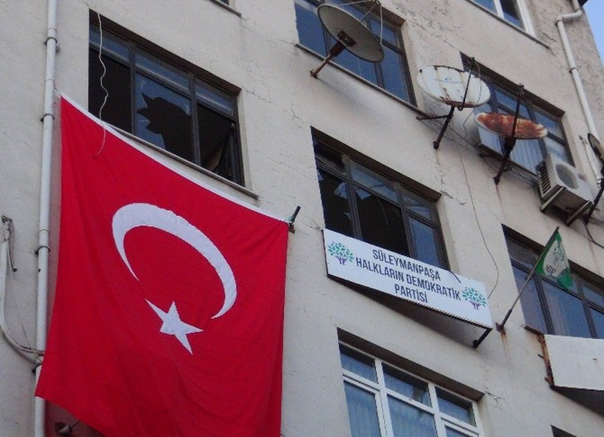 Tekirdağ\'da Hdp Bürosuna Saldırı