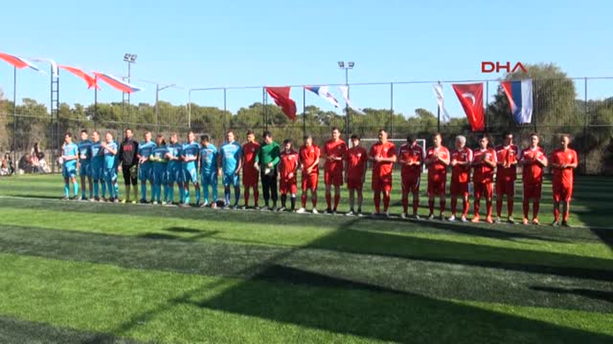 Türk ve Rus Protokolü Teröre Karşı Dostluk Maçı Yaptı