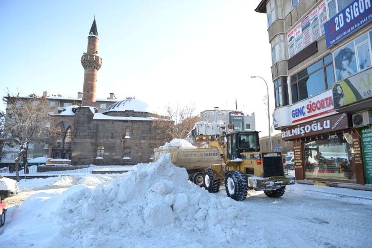 Yakutiye Belediyesi Karla Mücadeleye Devam Ediyor