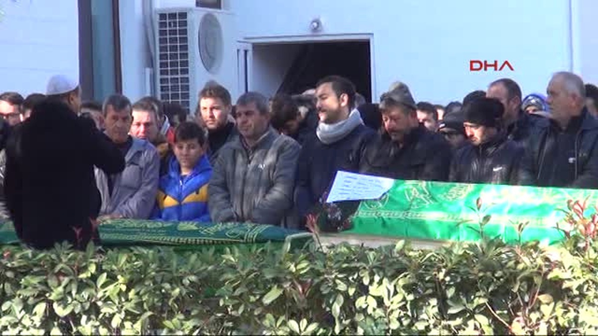 Yalova\'da Öldürülen Anne ve Kızı Defnedildi