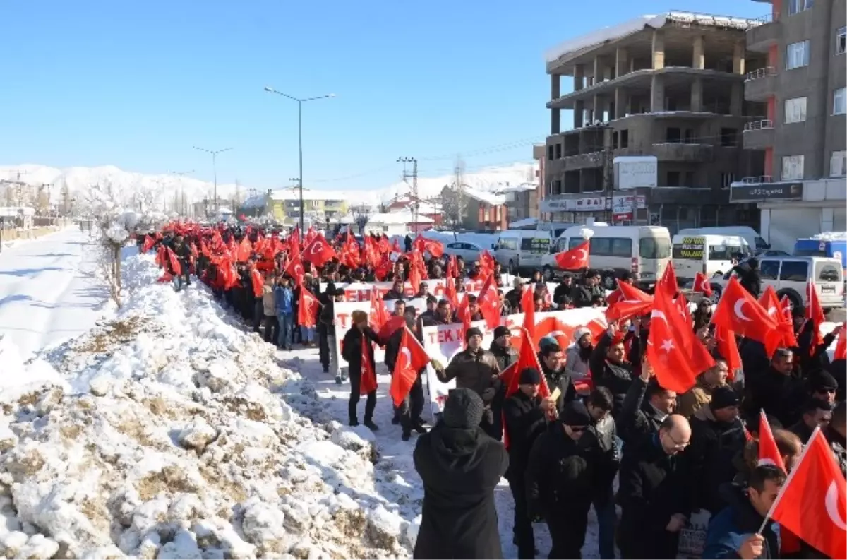 Yüksekova\'da Teröre Lanet Yürüyüşü