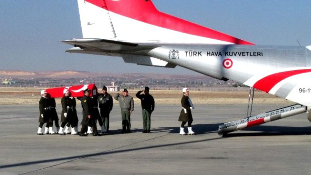 Afyonkarahisar\'da Fırat Kalkanı Şehit Ateşi (5)