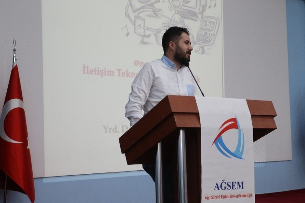 Ağrı\'da \'İletişim Teknolojileri ve Gençlik\' Konferansı