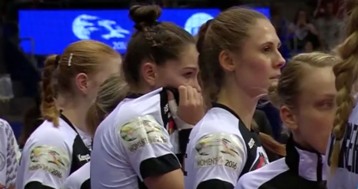 Alman Hentbolcu Woltering, Maçta Sakatlanınca Takım Arkadaşları Çok Korktu