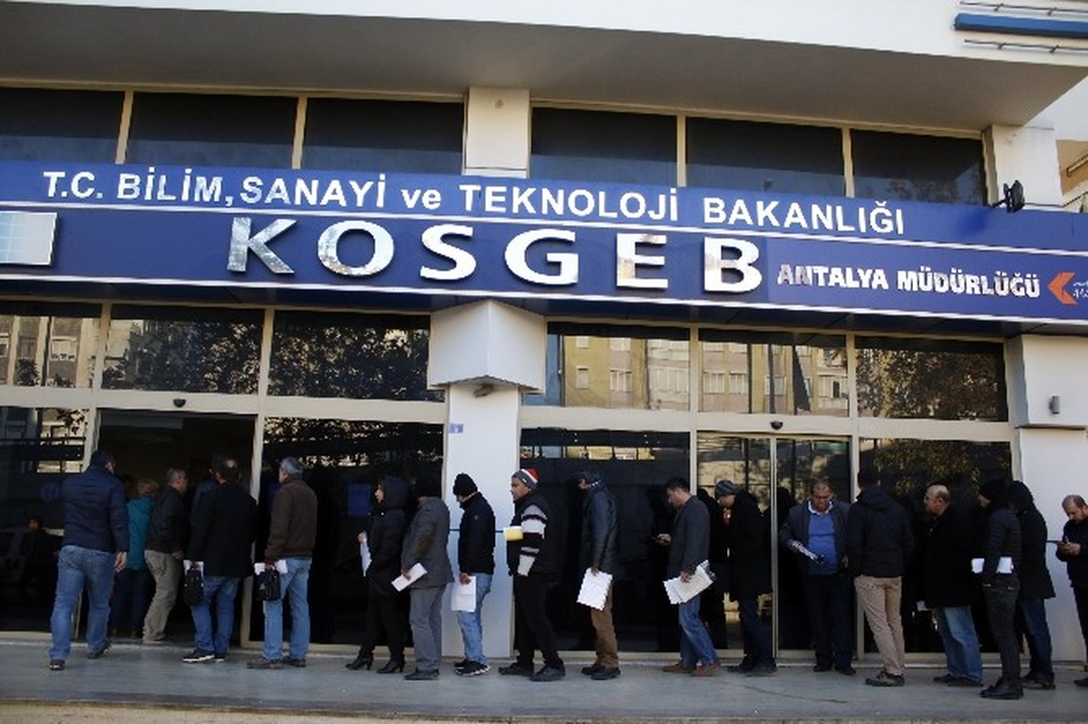 Antalya\'da Faizsiz 50 Bin TL Kuyruğu