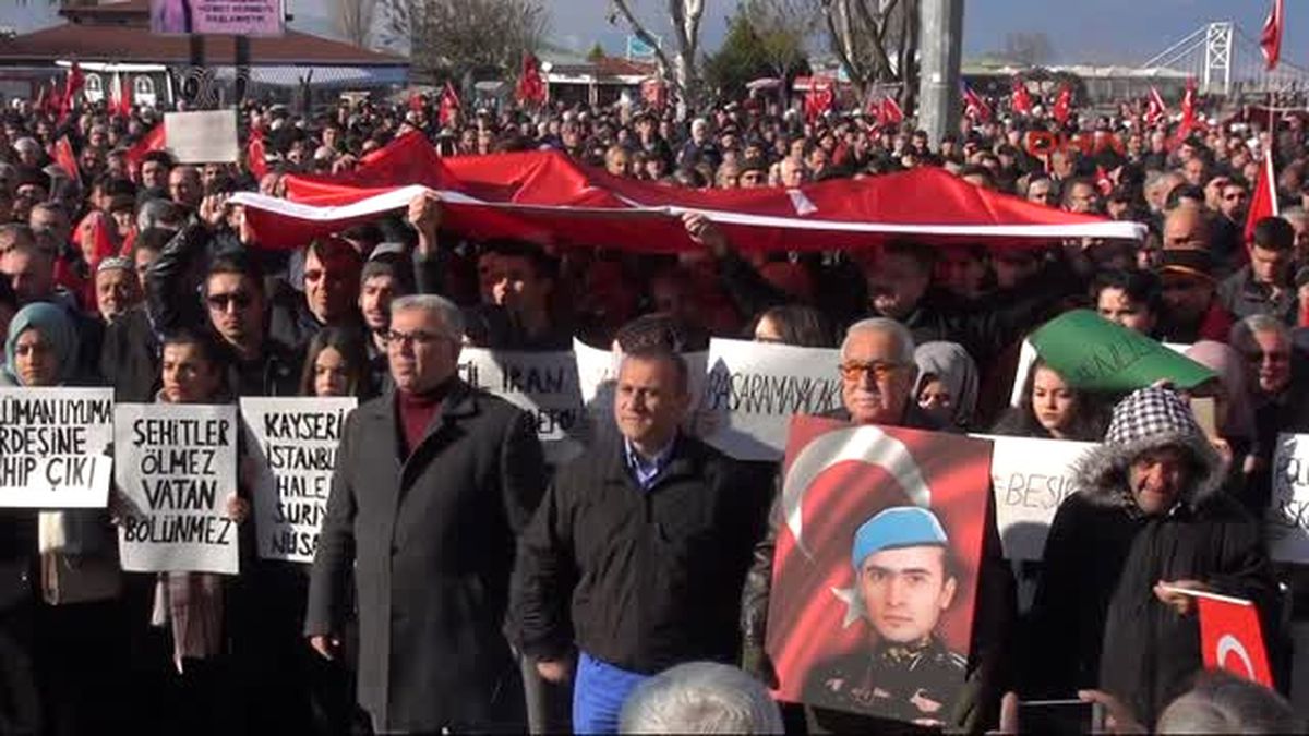 Balıkesir Bandırma\'da Törene Lanet Mitingi