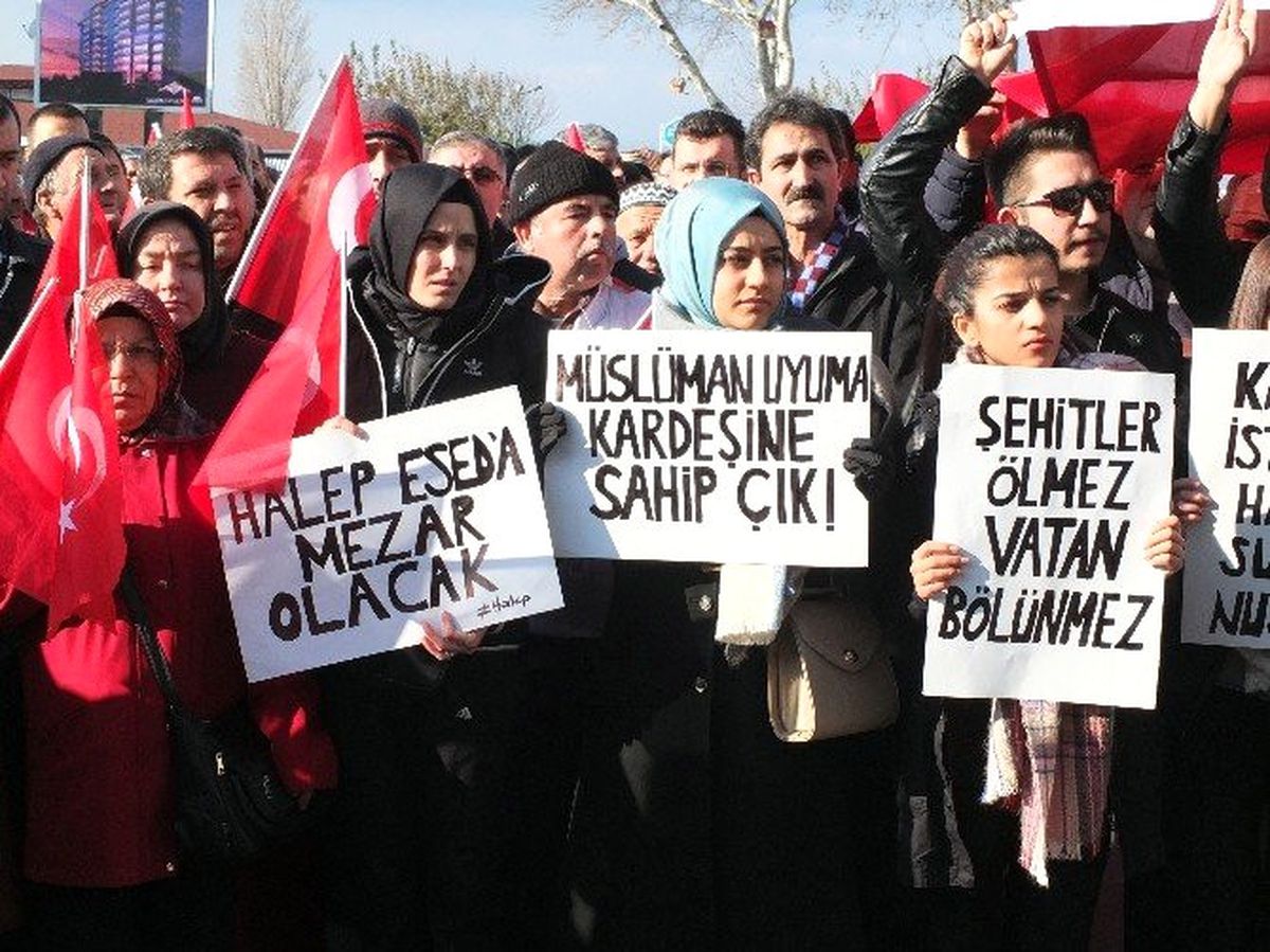 Bandırma\'da Törene Lanet Mitingi