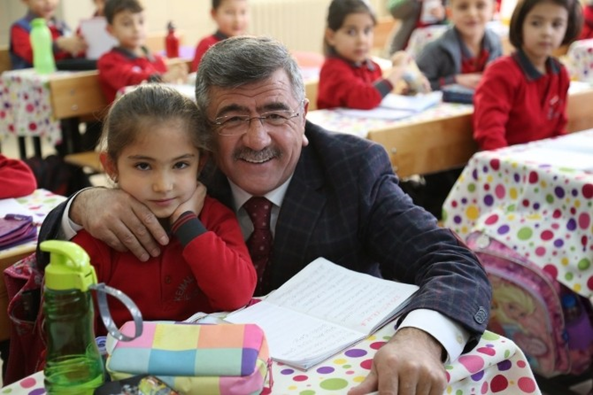 Başkan Akdoğan\'dan Miniklere Sürpriz Ziyaret