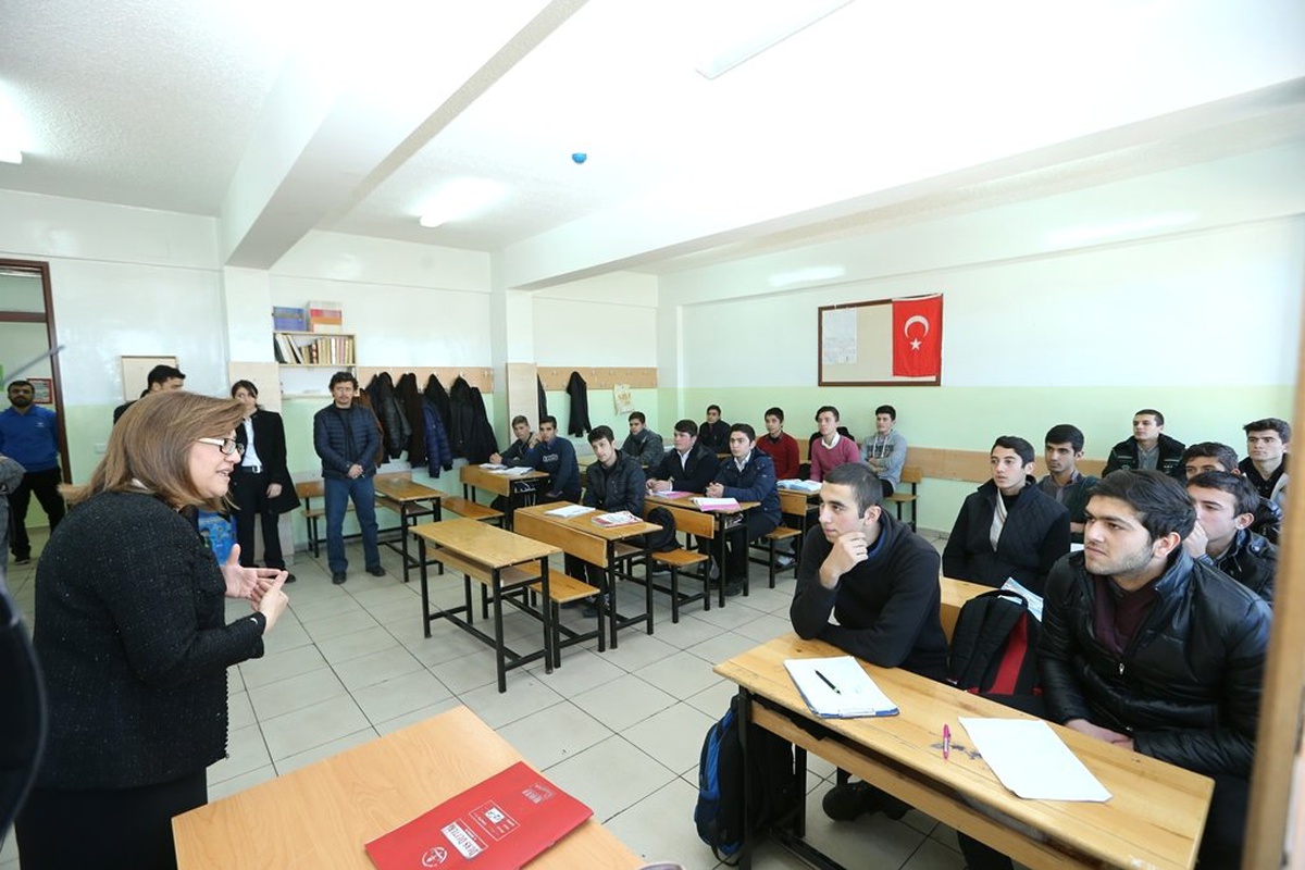 Başkan Şahin\'den Öğrencilere Ziyaret