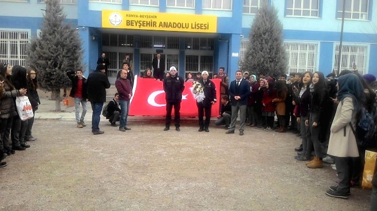 Beyşehir\'de İhbara Giden Polislere Öğrencilerden Sürpriz