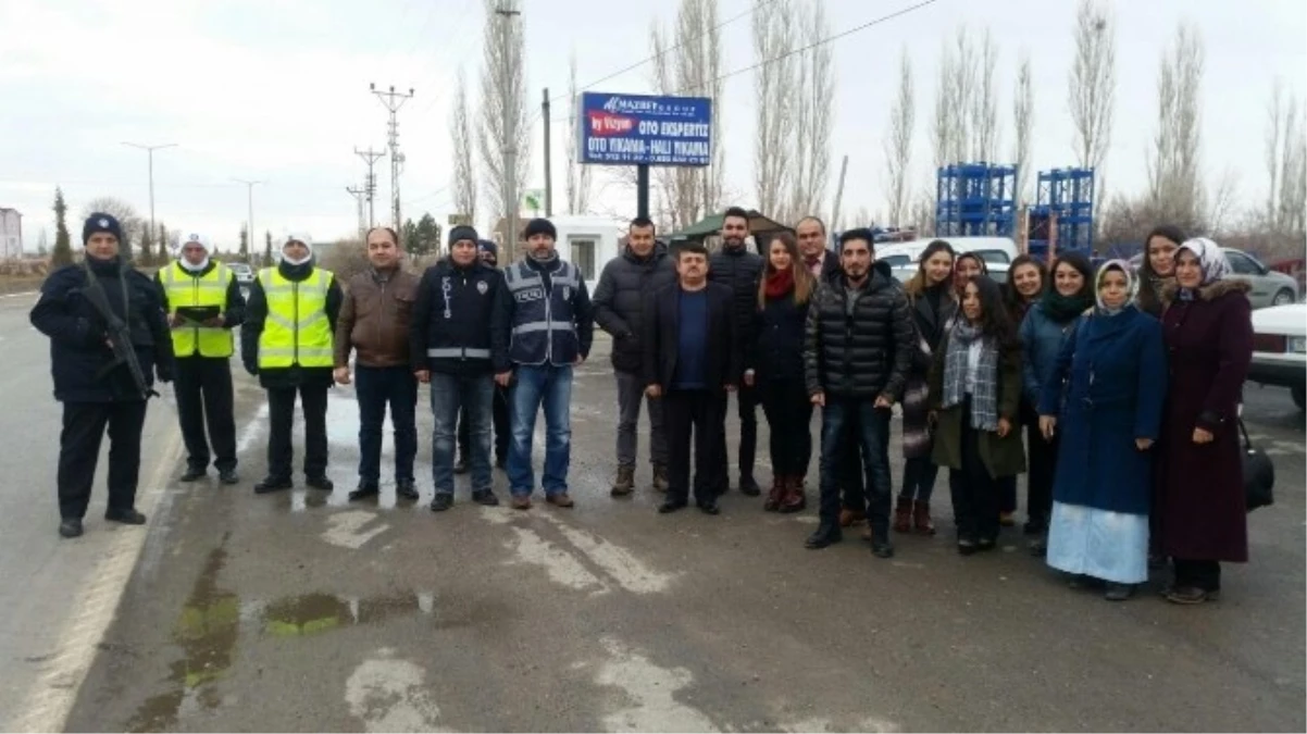 Beyşehir\'de Yurt Öğrencilerinden Polise Ziyaret