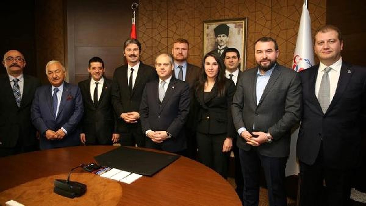 Bilardo Federasyonu Yönetimi, Spor Bakanı Kılıç\'ı Makamında Ziyaret Etti, Istaka Hediye Etti
