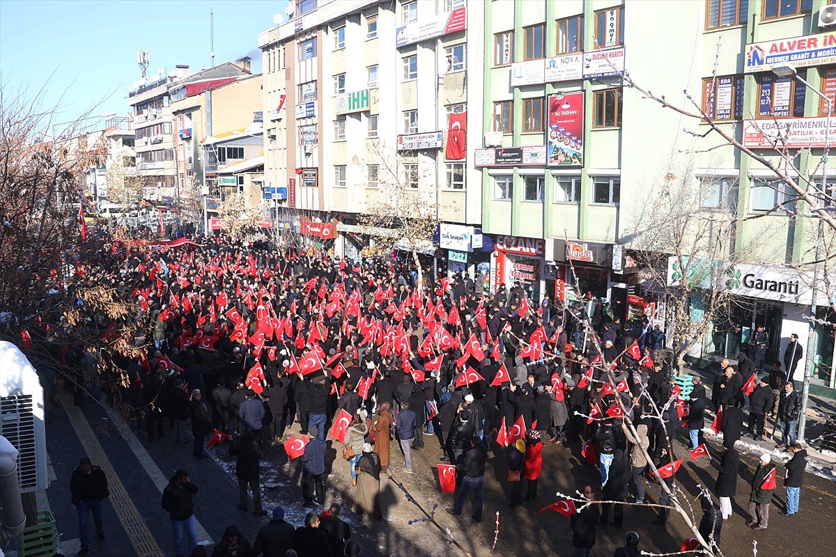 Bingöl\'de "Şehitlere Saygı ve Milli Birlik Yürüyüşü"