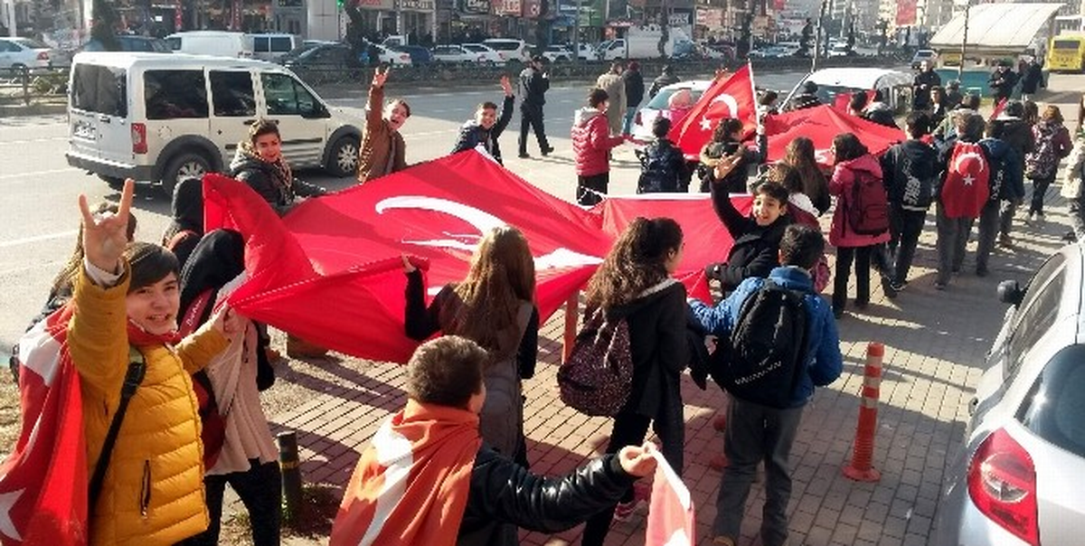 Bursa\'da Orta Okul Öğrencileri Terörü Lanetledi