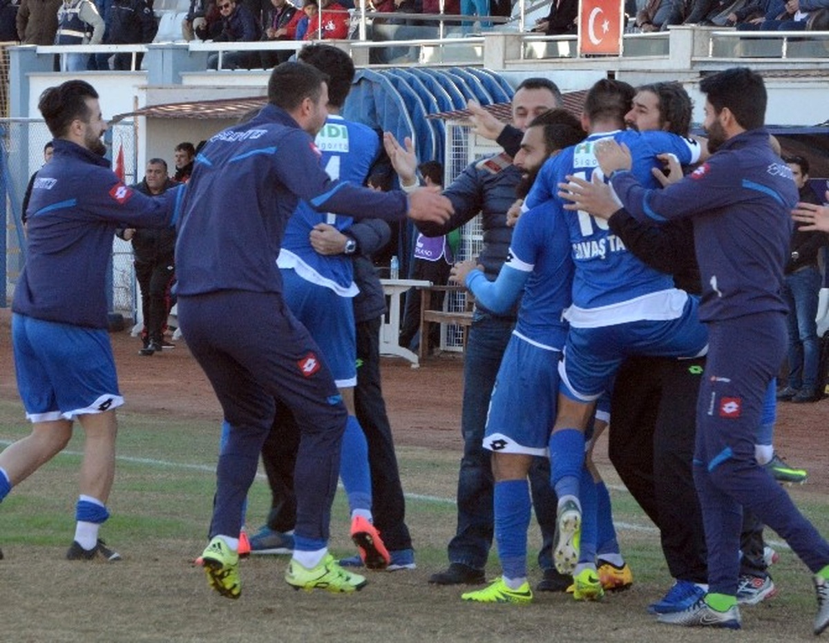 Büyükşehir Belediye Erzurumspor\'da Liderlik Sevinci