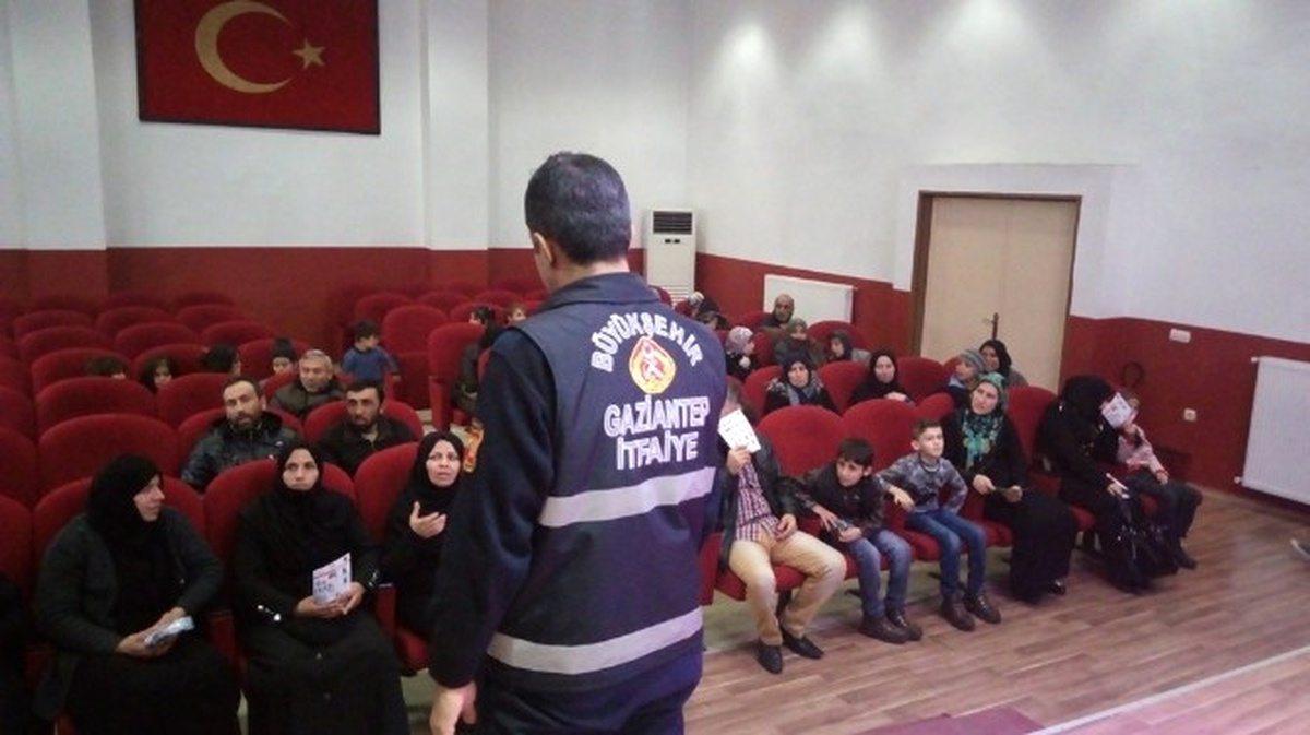 Büyükşehir İtfaiyesinden Suriyelilere Soba Kurulum ve Kullanım Eğitimi