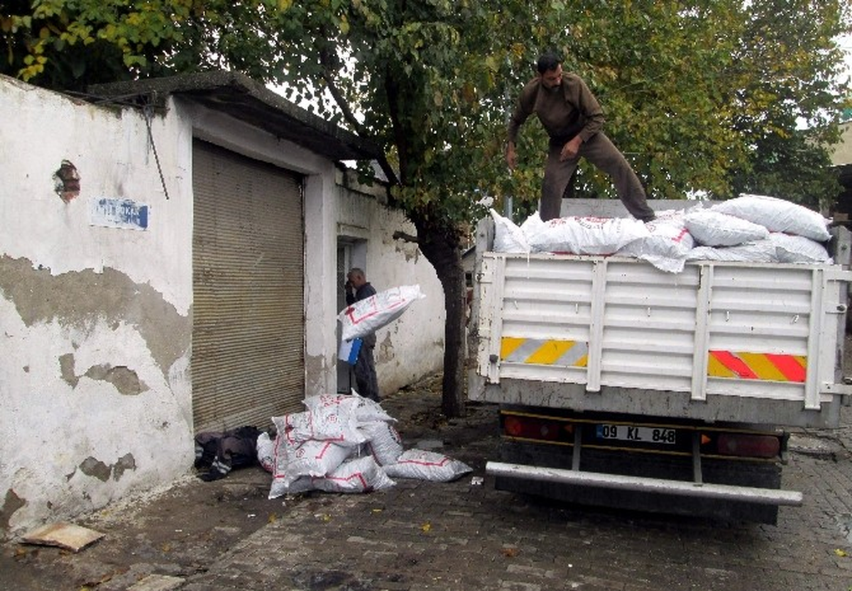 Çalıştıkları Yerden İhtiyaç Sahiplerine Dağıtılacak 7 Ton Kömürü Çaldılar