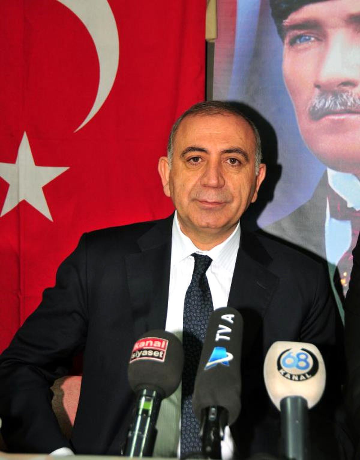 CHP\'li Tekin: Hdp Binalarına Saldırmak, Toplumsal Barışın Altına Dinamit Koymaktır