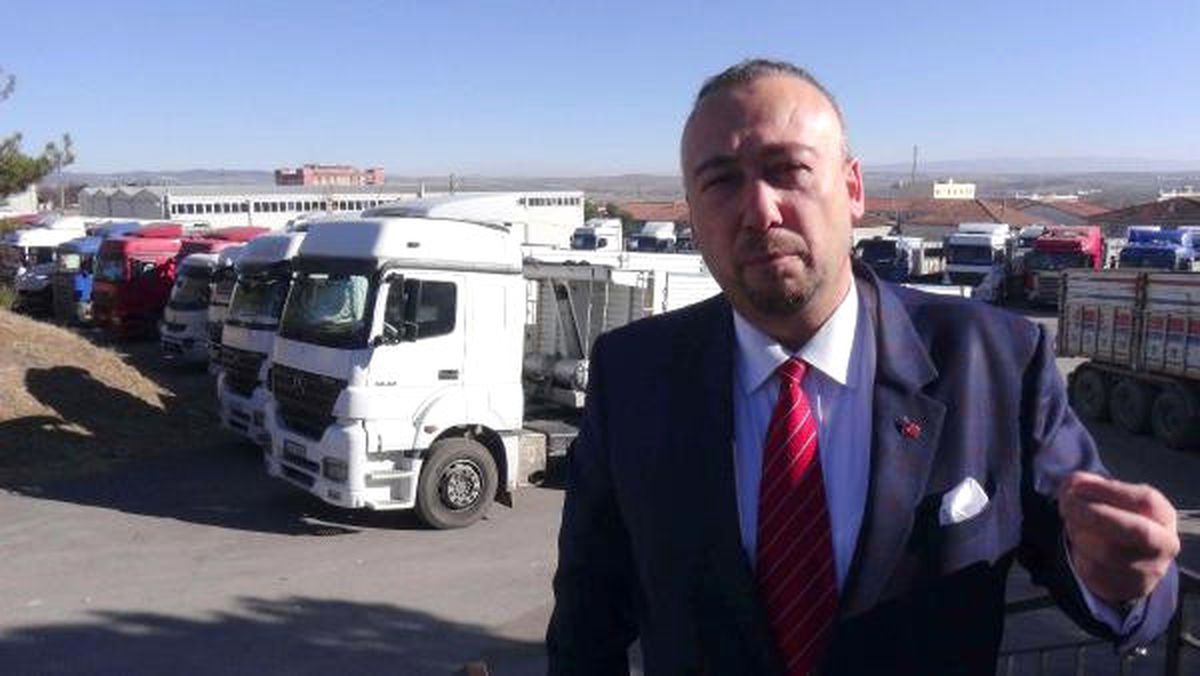 CHP\'li Yalım: Kamyoncunun Elinde Sadece Direksiyon Kaldı