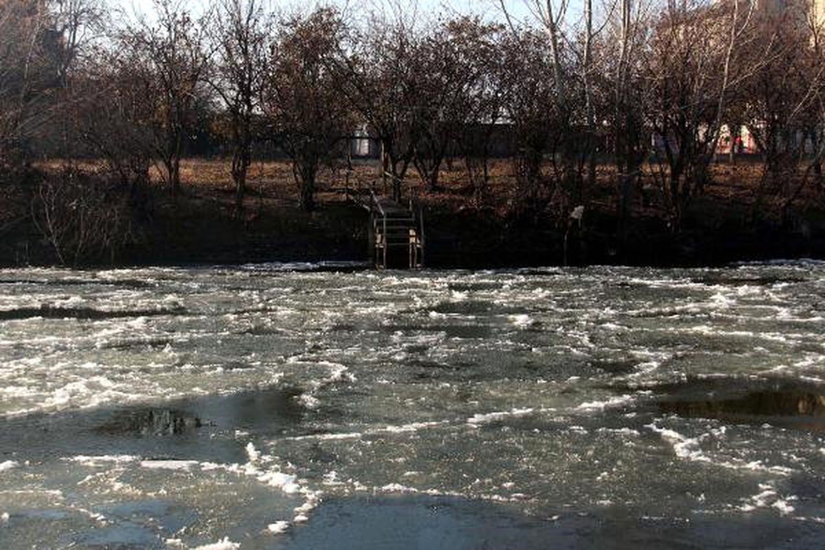 Edirne\'de Tunca Nehri Buz Tuttu
