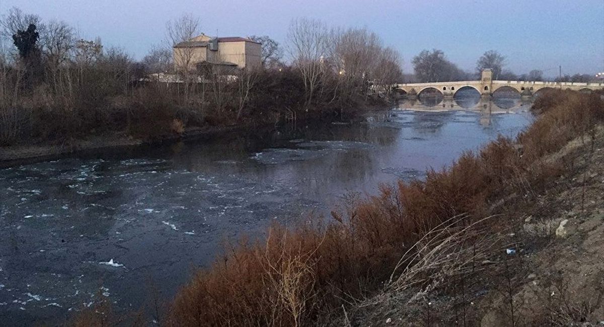 Edirne\'de Tunca Nehri Buz Tuttu