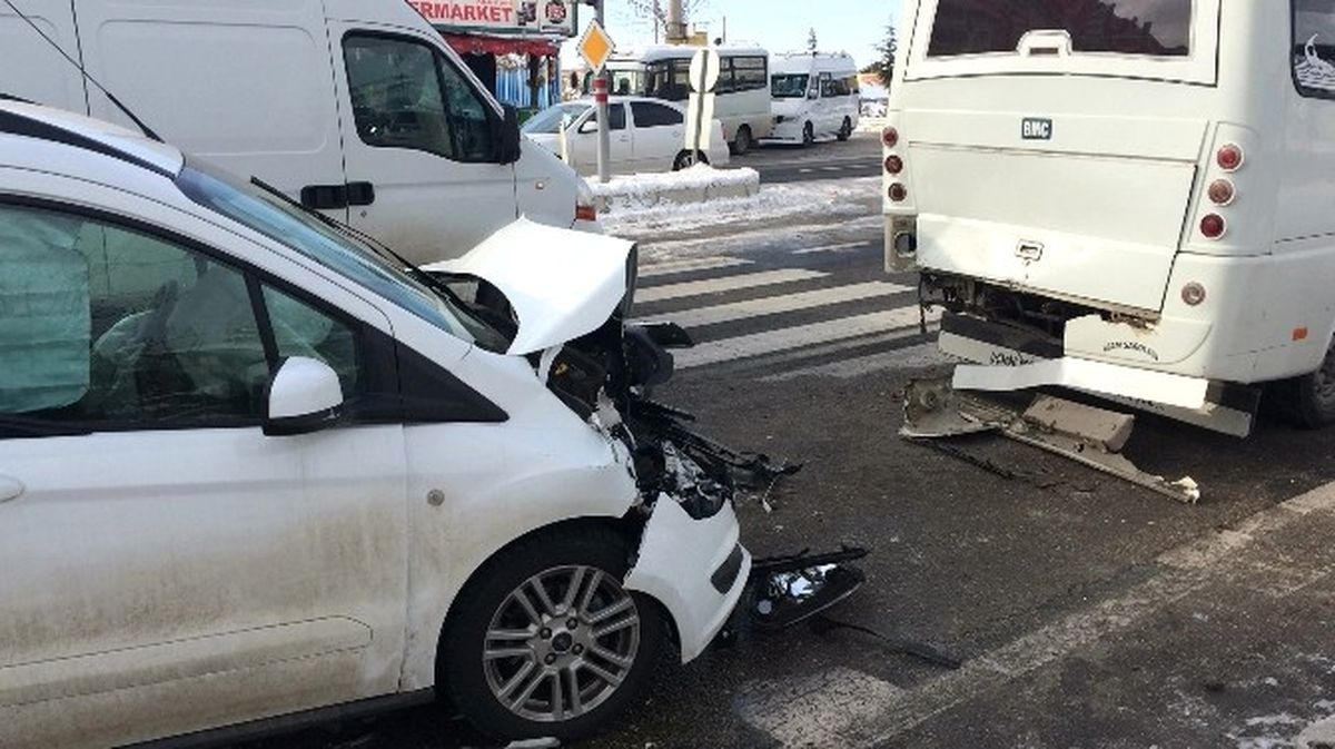 Elazığ\'da Trafik Kazası: 6 Yaralı
