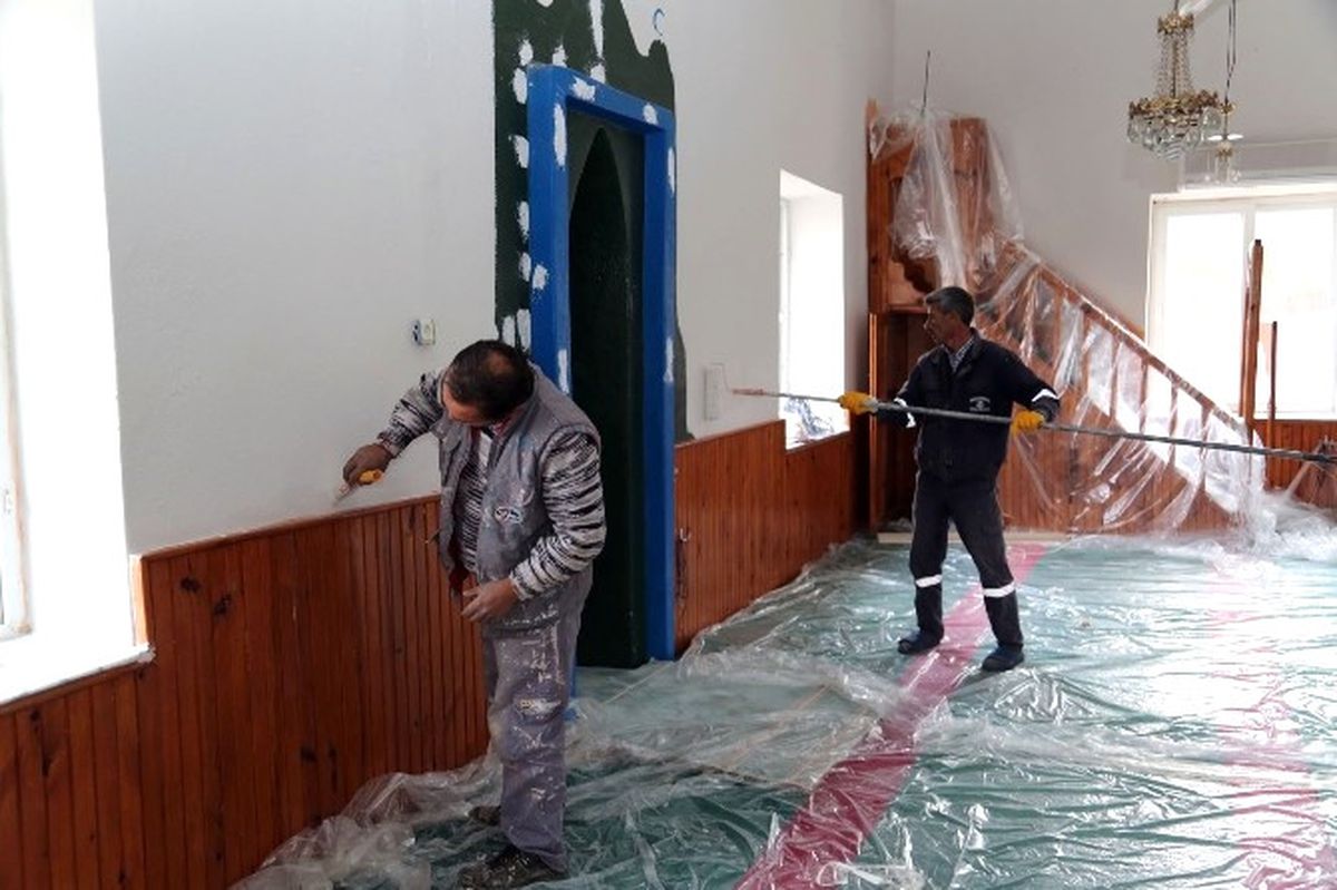 Erdemli\'de Cami ve Okullar Bakımdan Geçiriliyor