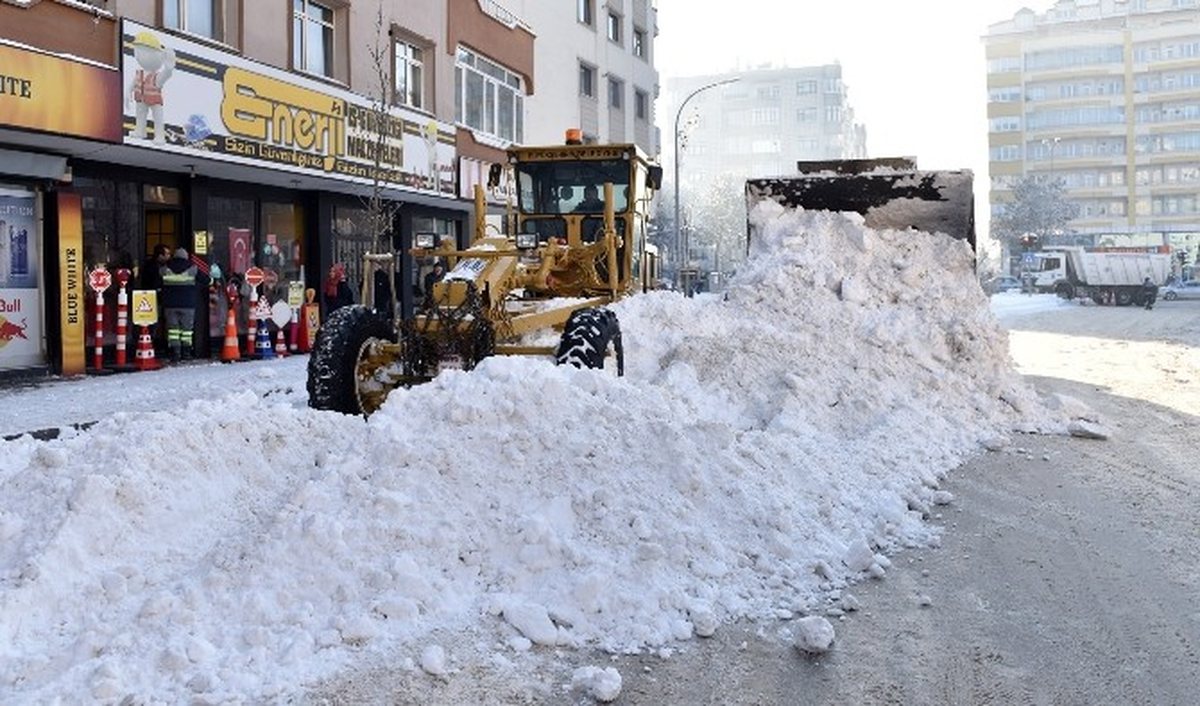 Erzurum\'da Karla Mücadele