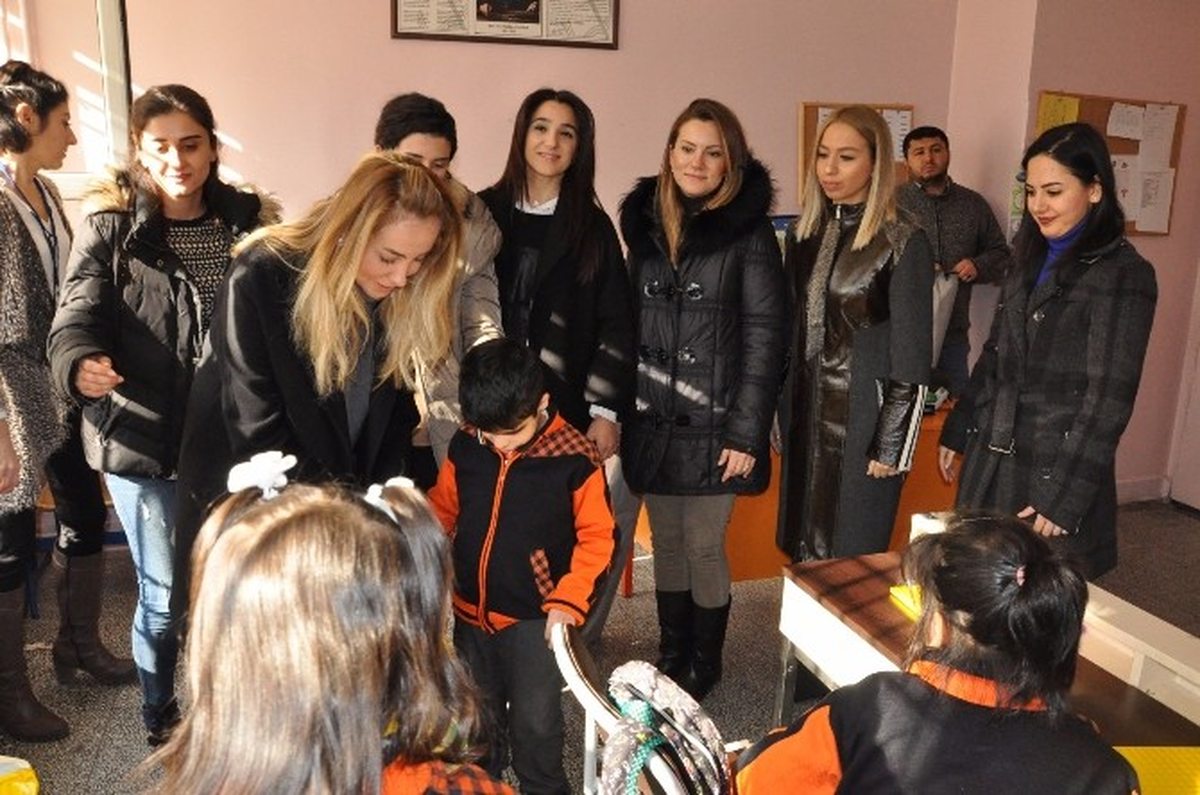 Gagiad Kadınlar Kurulundan Bot ve Mont Yardımı