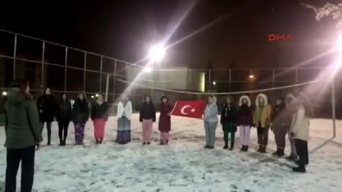 Giresun\'da Kız Öğrencilerden Teröre Tepki Eylemi