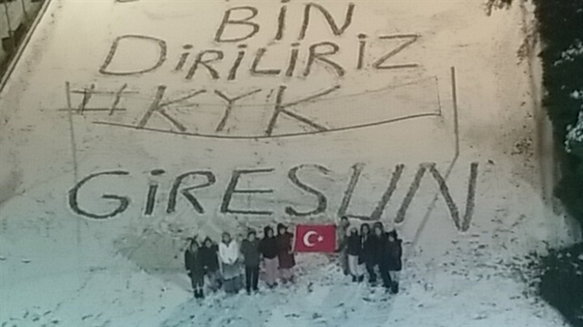Giresun\'da Kız Öğrencilerden Teröre Tepki Eylemi