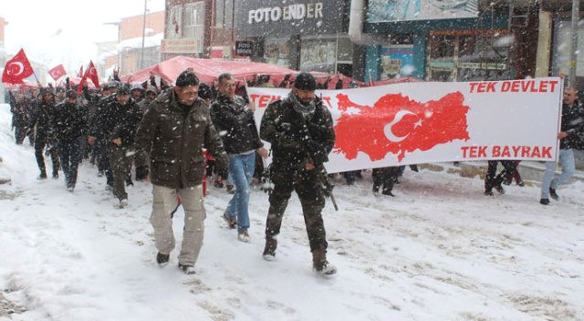 Hakkari\'de Binlerce Kişi Terörü Protesto Etti