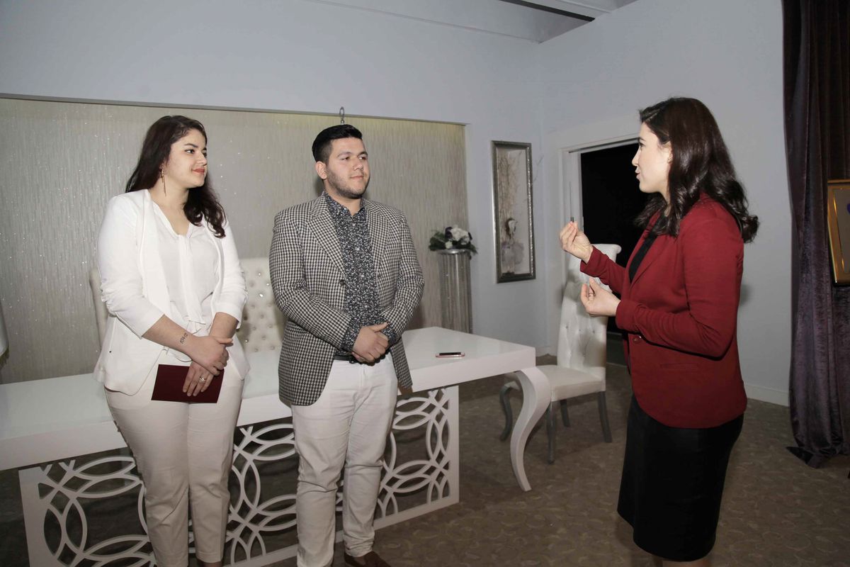 İşitme engelli çifte ASMEK tercüman oldu