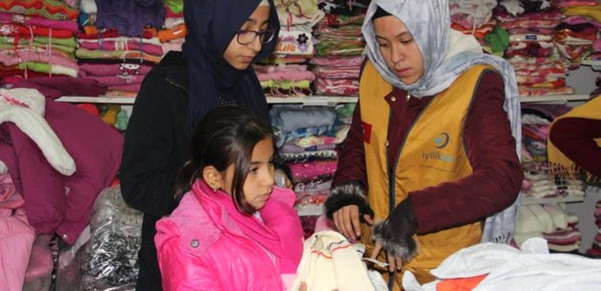 İyilikder\'den Çocuklara Kıyafet Yardımı