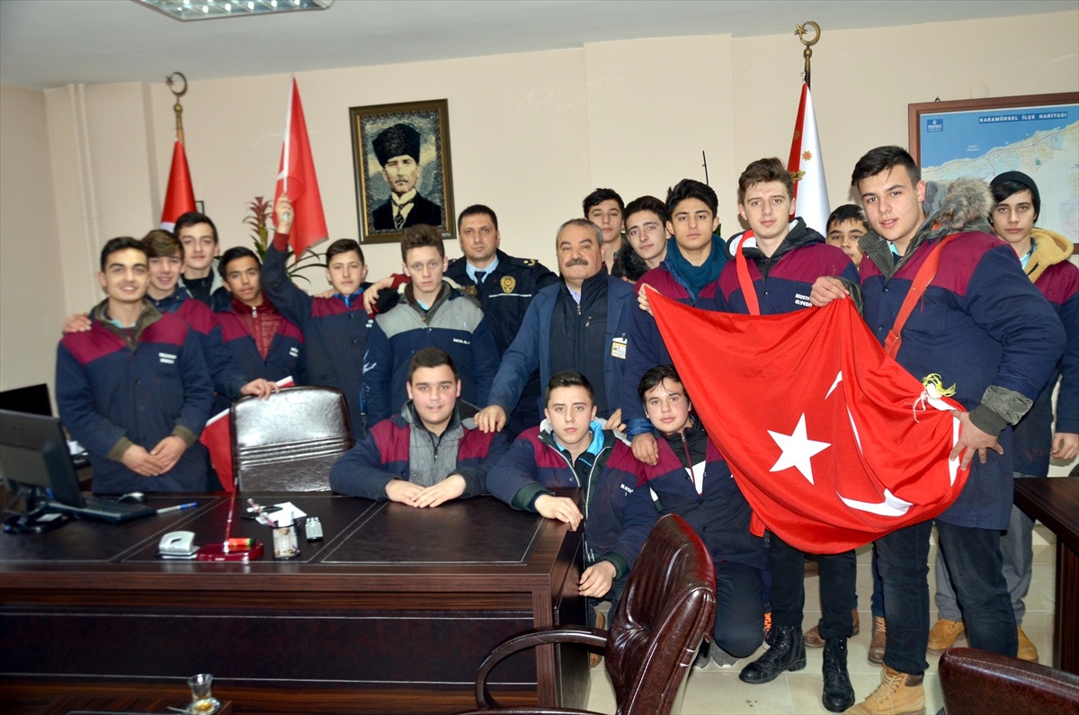 Karamürselli Öğrencilerden Polis ve Jandarmaya Ziyaret