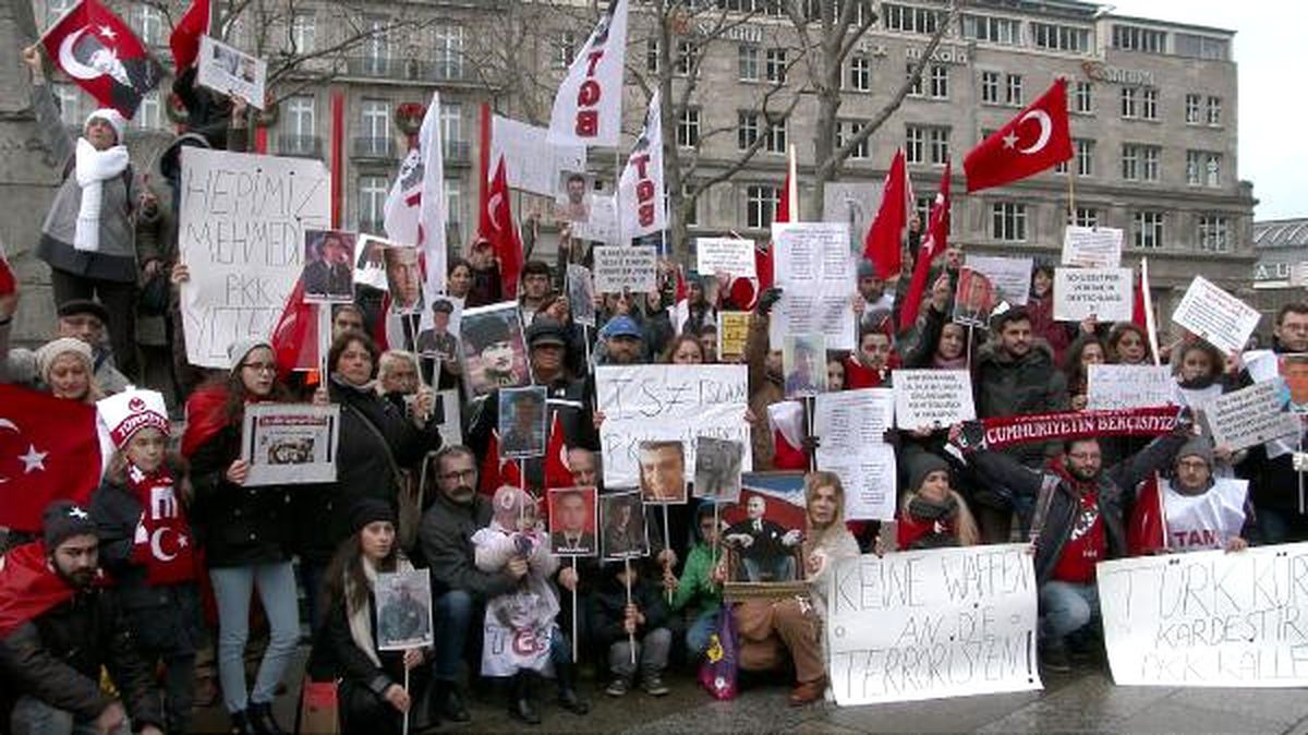 Köln\'de Tgb\'den Almanya\'ya Çağrı: PKK\'ya Terör Örgütü Muamelesi Yapın