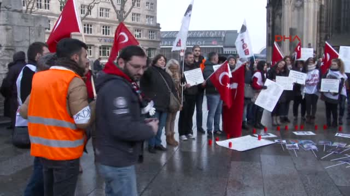 Köln\'de Tgb\'den Almanya\'ya Çağrı PKK\'ya Terör Örgütü Muamelesi Yapın